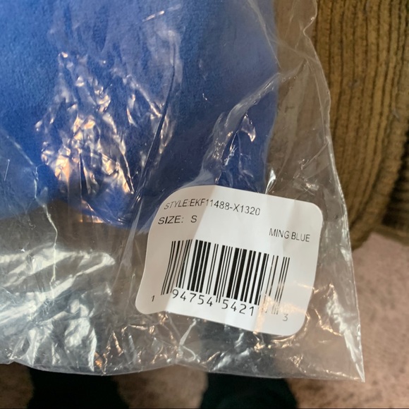 Juicy Couture Signature Cropped Pullover (… - Picture 6 of 7